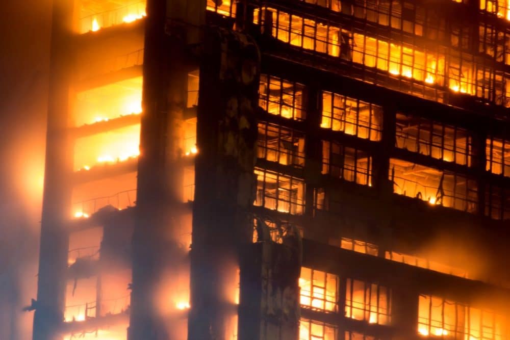 فيديو طوارئ حريق دبي: اندلاع حريق ضخم في المدينة الرياضية