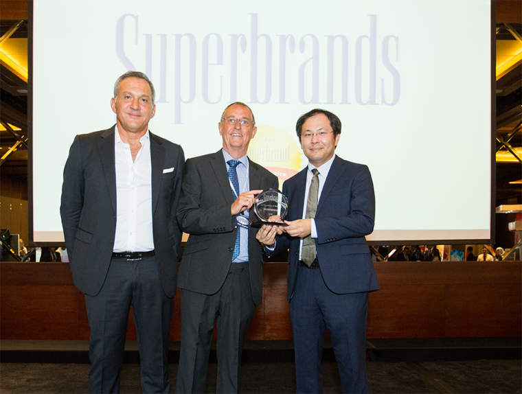 Left to Right: Tariq Al Ghussein, chairman & CEO at Taqeef; Mike English, director of Superbrands Middle East; Katsuyuki Yamagai, senior sales manager at Fujitsu General Middle East. Left to Right: Tariq Al Ghussein, chairman & CEO at Taqeef; Mike English, director of Superbrands Middle East; Katsuyuki Yamagai, senior sales manager at Fujitsu General Middle East.