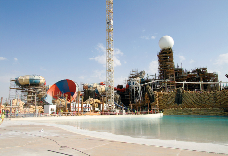 Yas Waterworld's wave pool is powered by wave generators using pneumatic air blowers. Yas Waterworld's wave pool is powered by wave generators using pneumatic air blowers.